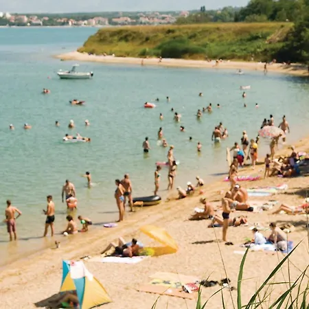 Apartamento Gorgeous In With Wifi Nin