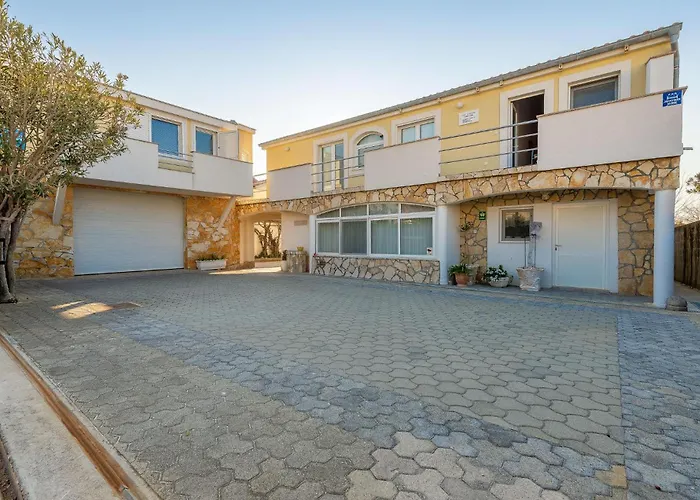 Апартаменты Gorgeous In With Wifi